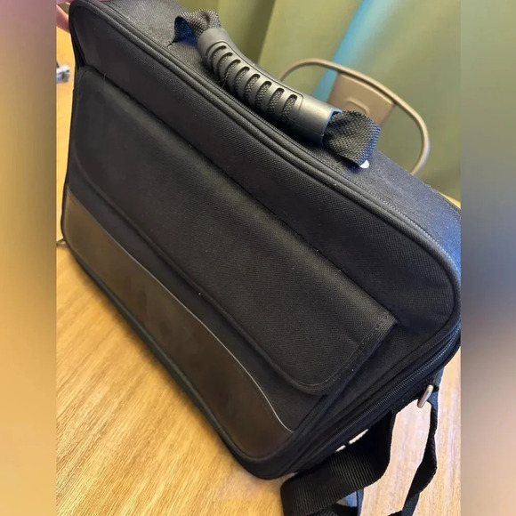 Black laptop carrying case - Picture 11 of 13